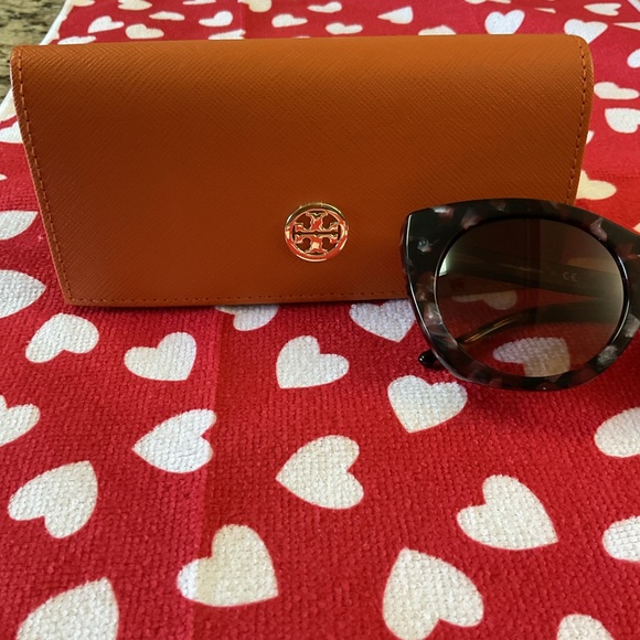 Tory Burch Tortoise Sunglasses and Orange Wallet main image 8